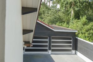 Garažna vrata serije Top-Line su pouzdana i izdržljiva aluminijska vrata. Prednost ovih vrata je u tome što investitoru daje potpunu slobodu prilikom dizajniranja garažnih vrata.
